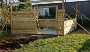 Quelles sont les étapes essentielles pour assembler soi-même un abri de jardin ?