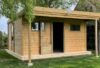 Lorsque vous envisagez de construire un abri de jardin en bois, le choix des portes et des fenêtres est une étape cruciale pour assurer le confort, la fonctionnalité et l'esthétique de votre espace extérieur. Dans ce guide, nous allons explorer les différents aspects à prendre en compte pour faire le choix approprié de portes et de fenêtres pour votre abri de jardin en bois.