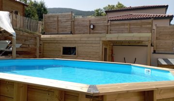 Abri de jardin près de la piscine : 3 idées selon vos besoins