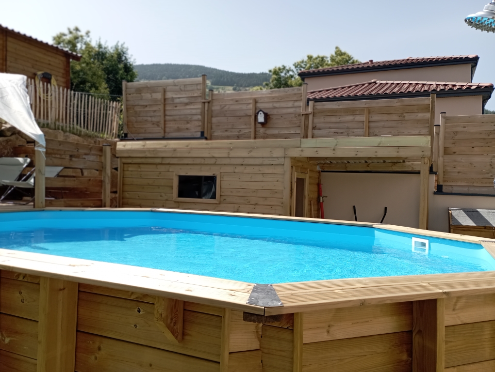 Abri de jardin près de la piscine, Abri piscine